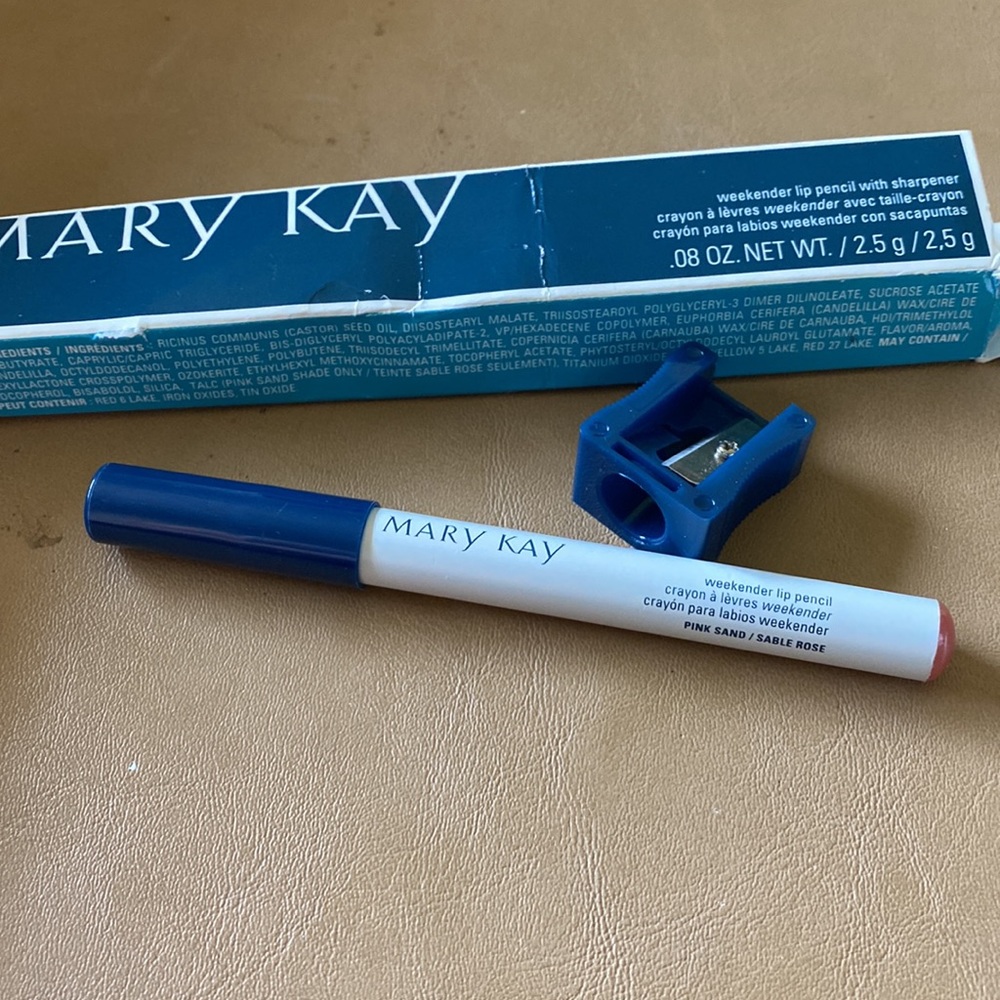 ❤️NEW❤️Mary Kay Lip Pencil with Sharpener